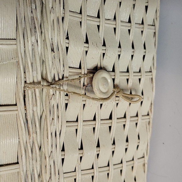 Vintage cream wicker box purse with button closure - Picture 2 of 12